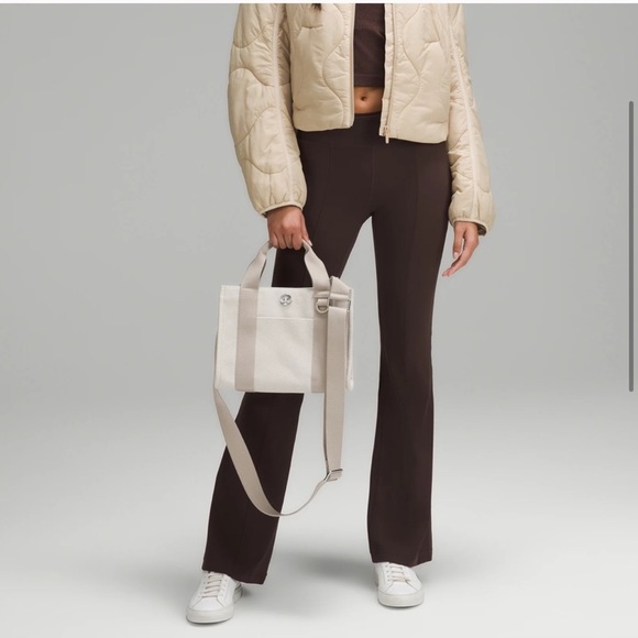 Lululemon Two Tone Canvas Tote Mini Bag 4.5L Mojave Tan/Light Ivory NWT - Picture 2 of 8